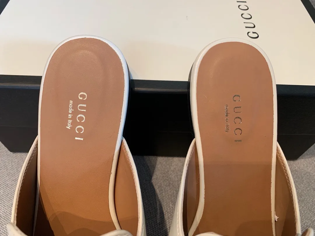 👟👟Ex-factory price 360👟👟 Women's Shoes Women's Clothing Women's Shoes Women's Clothing Gucci's classic evergreen horsebit half-drags, the quality of our G series is known to all customers who have tried it. The black upper is made of original imported calfskin, the lining is water-dyed cowhide, and the outsole is imported Italian grade A leather! Pure copper horsebit! The shape of the last is completely comparable to the original product, and the workmanship details are perfect. Welcome to compare🆚 35-40 regular size, 40 customized,